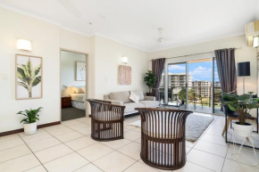 Huge CBD Top Floor Apartment with Breath Taking Views!, Darwin